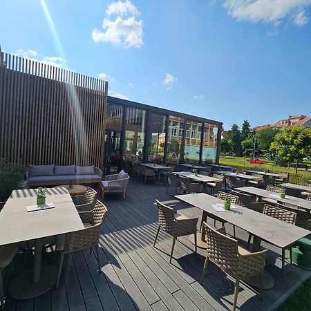 Santa Villa & Restaurant Sremska Mitrovica Exteriör bild