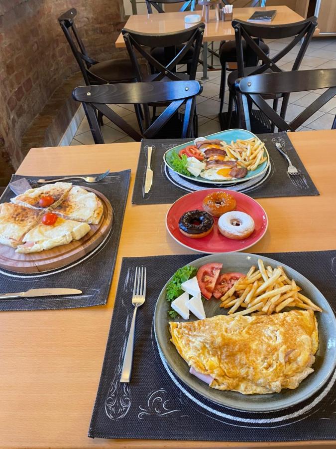 Santa Villa & Restaurant Sremska Mitrovica Exteriör bild