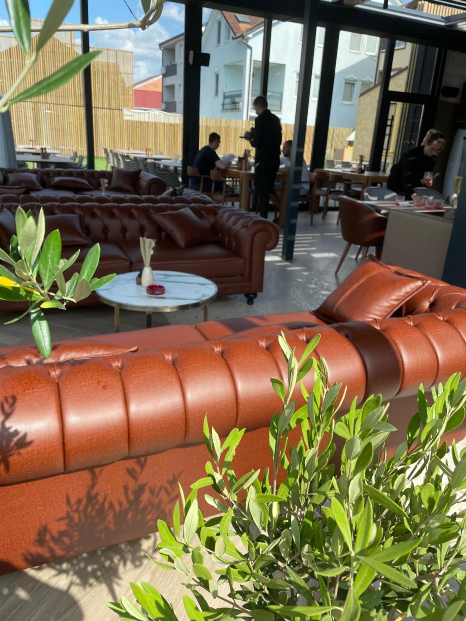 Santa Villa & Restaurant Sremska Mitrovica Exteriör bild