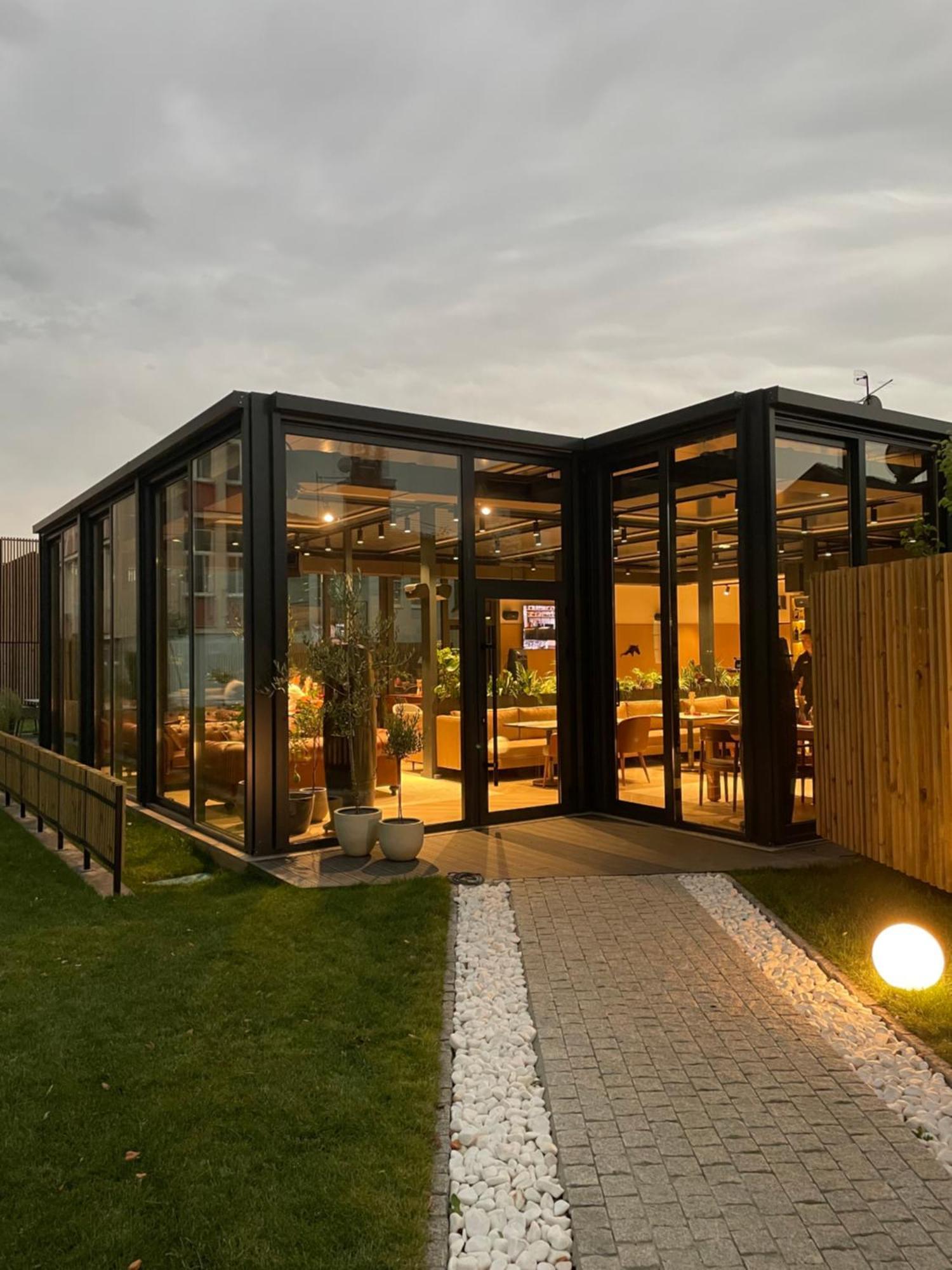 Santa Villa & Restaurant Sremska Mitrovica Exteriör bild